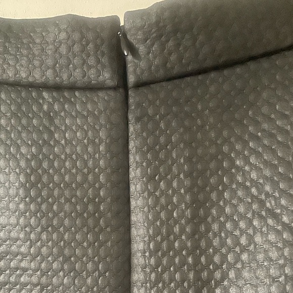 Elegant Black A-Line (Size 14) Fabric Enhanced A-Line Flared Skirt - Picture 6 of 11